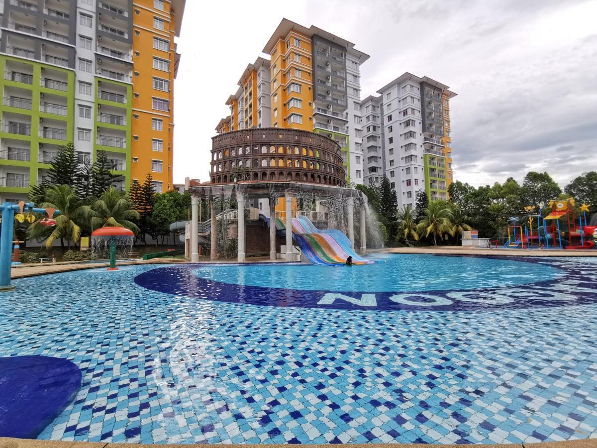 B - Lagoon Water Themepark Suite Melaka Town Extérieur photo
