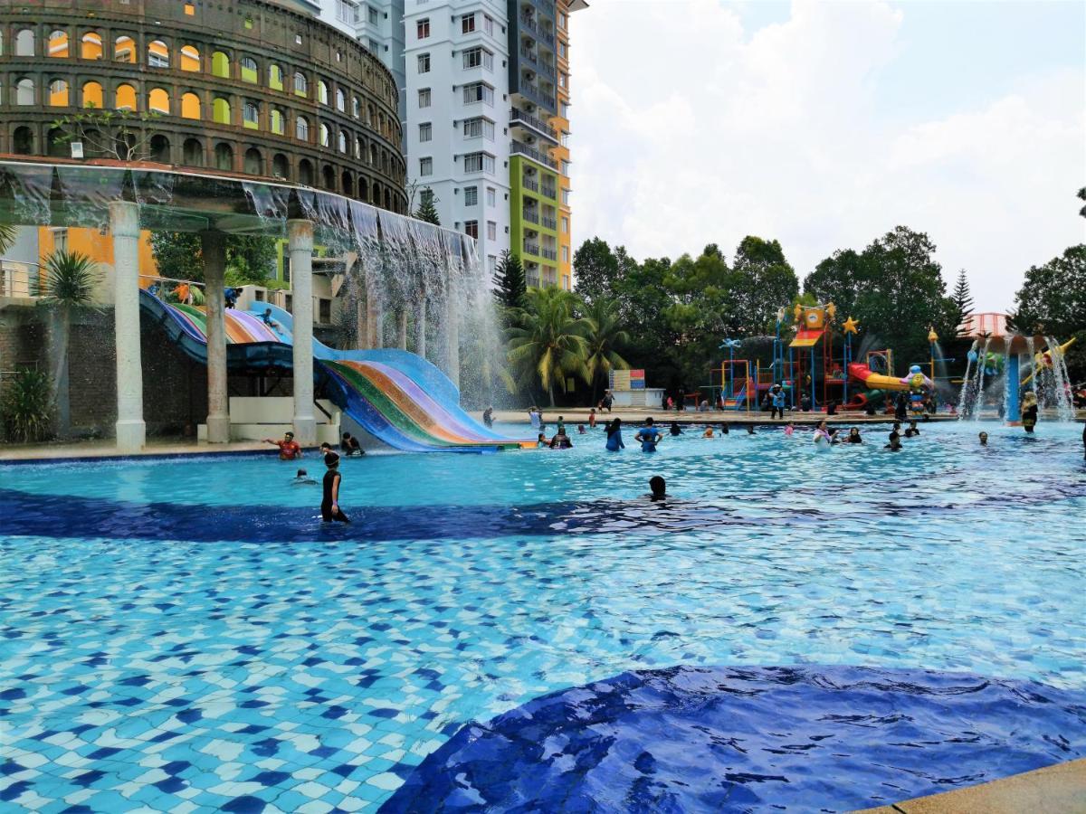 B - Lagoon Water Themepark Suite Melaka Town Extérieur photo