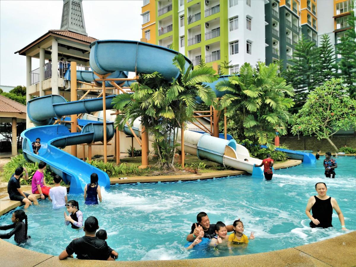 B - Lagoon Water Themepark Suite Melaka Town Extérieur photo