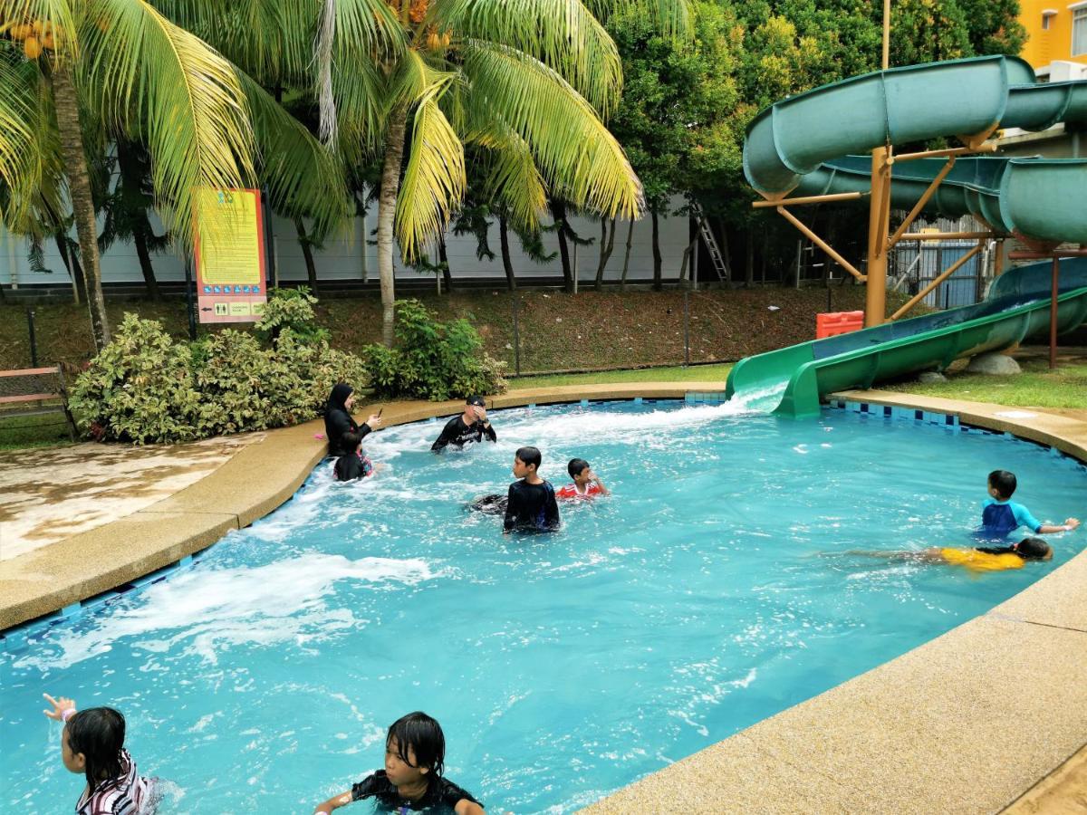 B - Lagoon Water Themepark Suite Melaka Town Extérieur photo