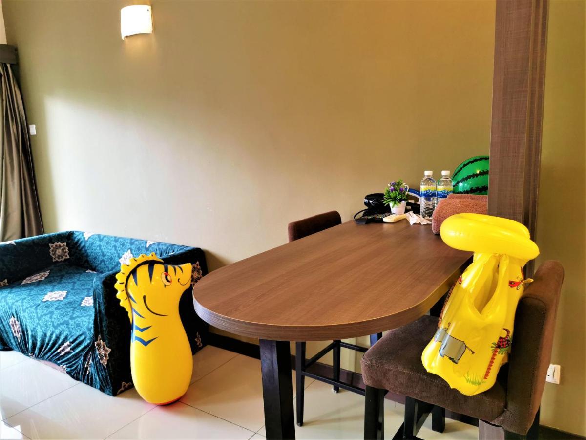 B - Lagoon Water Themepark Suite Melaka Town Extérieur photo