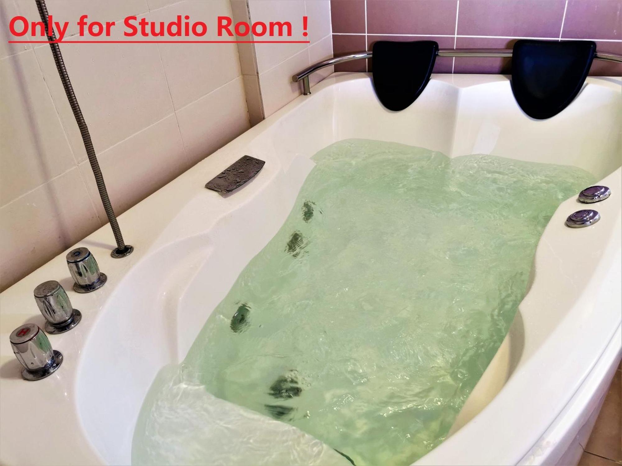 B - Lagoon Water Themepark Suite Melaka Town Extérieur photo